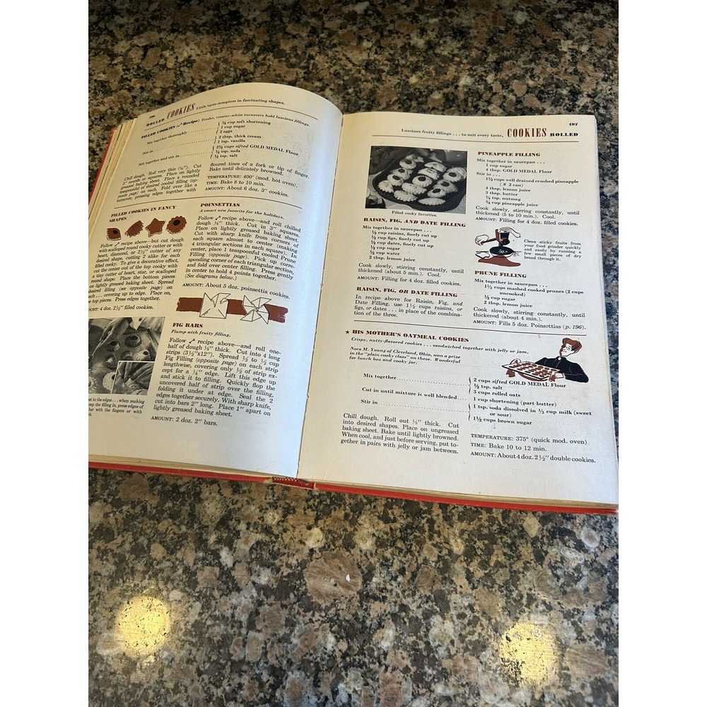 Vintage Betty Crocker's Picture Cook Book 1950 First Edition 449 Pages - Picture 10 of 16